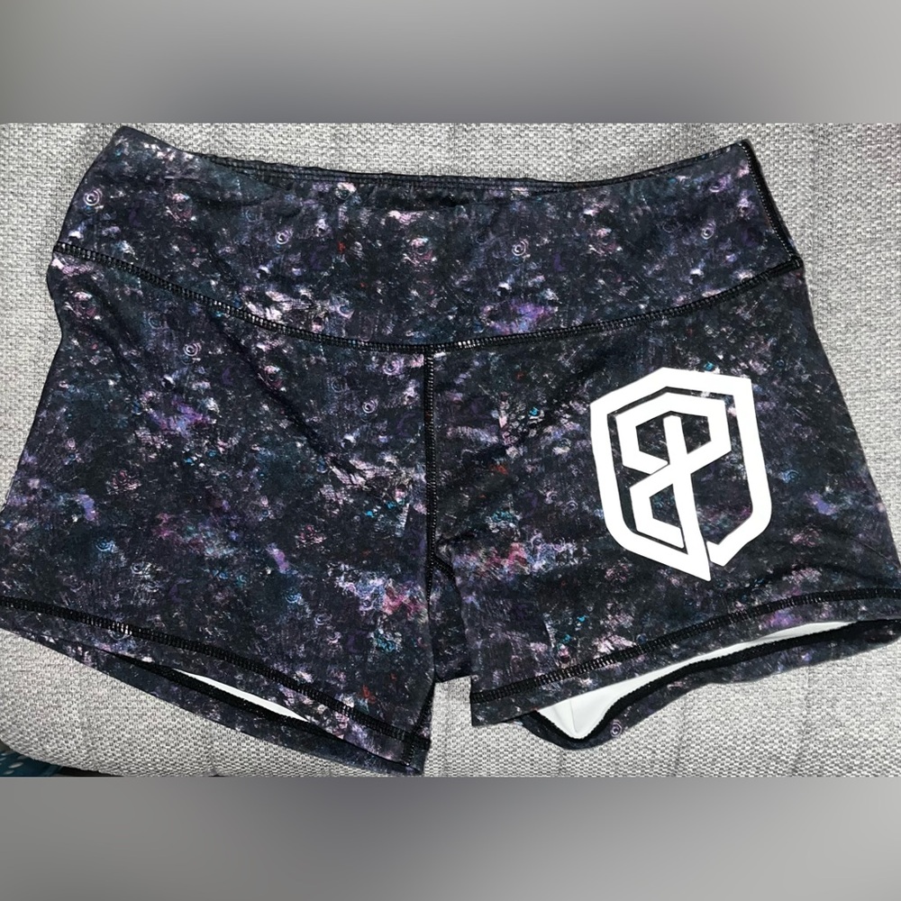 Born primitive shorts medium